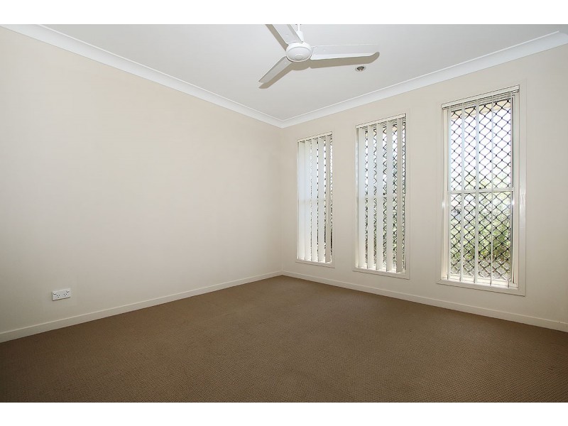 15 Walnut Cres, Lowood QLD 4311