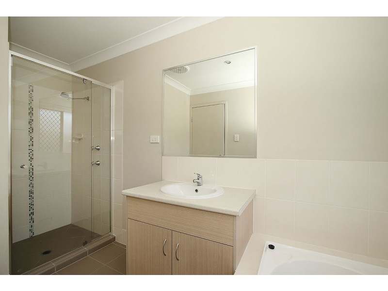 15 Walnut Cres, Lowood QLD 4311