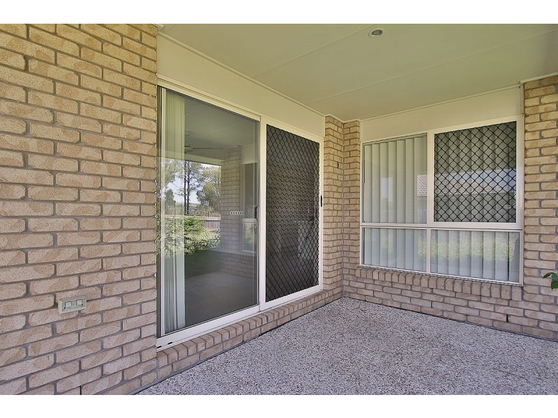 15 Walnut Cres, Lowood QLD 4311