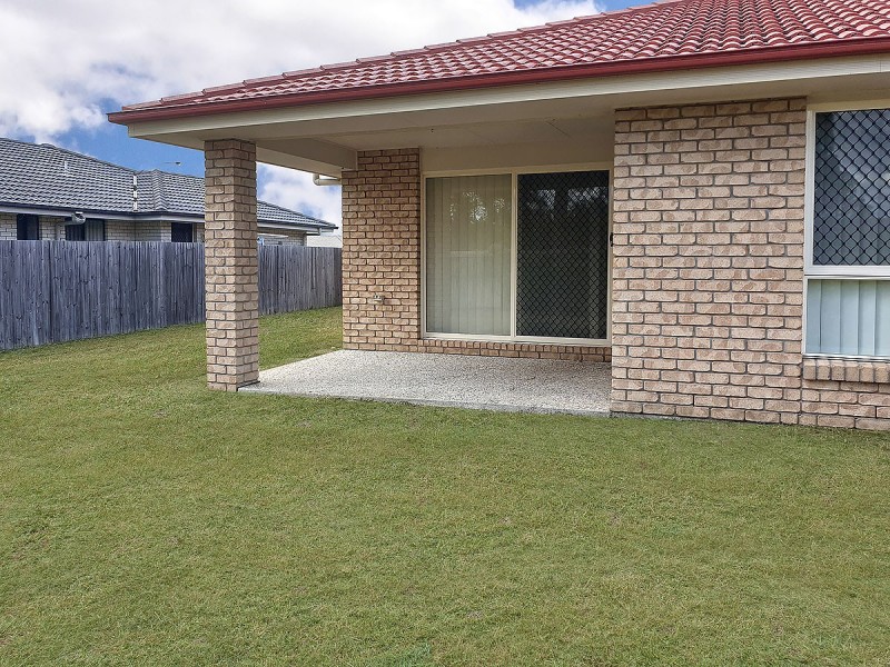 15 Walnut Cres, Lowood QLD 4311