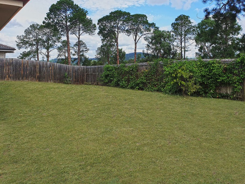 15 Walnut Cres, Lowood QLD 4311