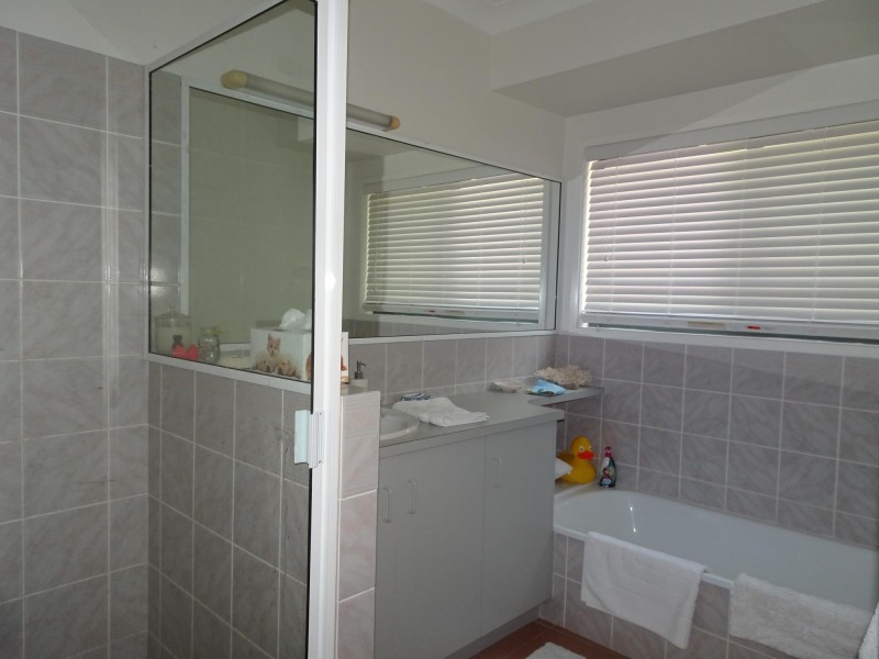 10 Martens Place, Brookfield QLD 4069