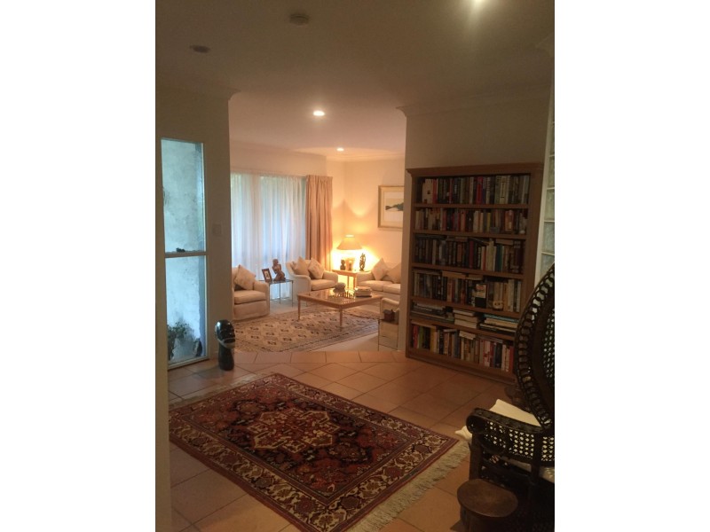 10 Martens Place, Brookfield QLD 4069