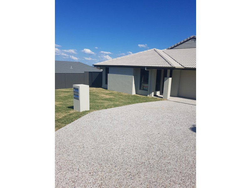 2/17 Gooloowan Cct, Brassall QLD 4305