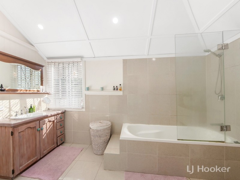 116 Robertson Road, Eastern Heights QLD 4305