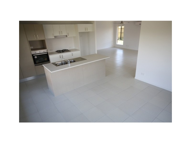 4 Myrtle Street, Fernvale QLD 4306