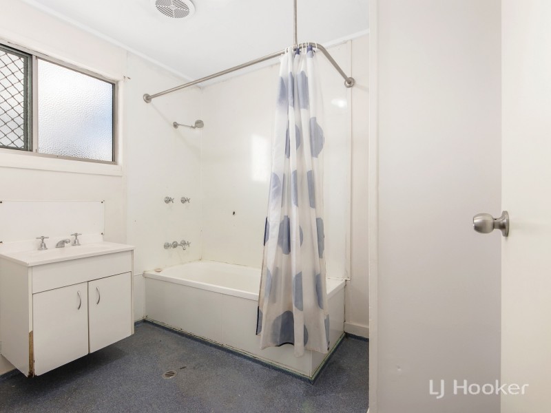 27 Bannerman Street, Riverview QLD 4303
