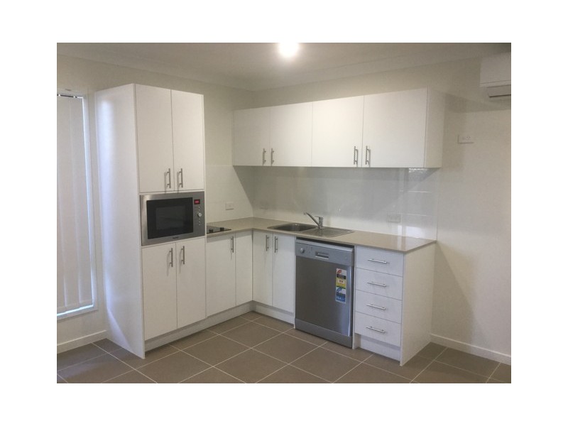 2/42 Br Ted Magee Drive, Collingwood Park QLD 4301