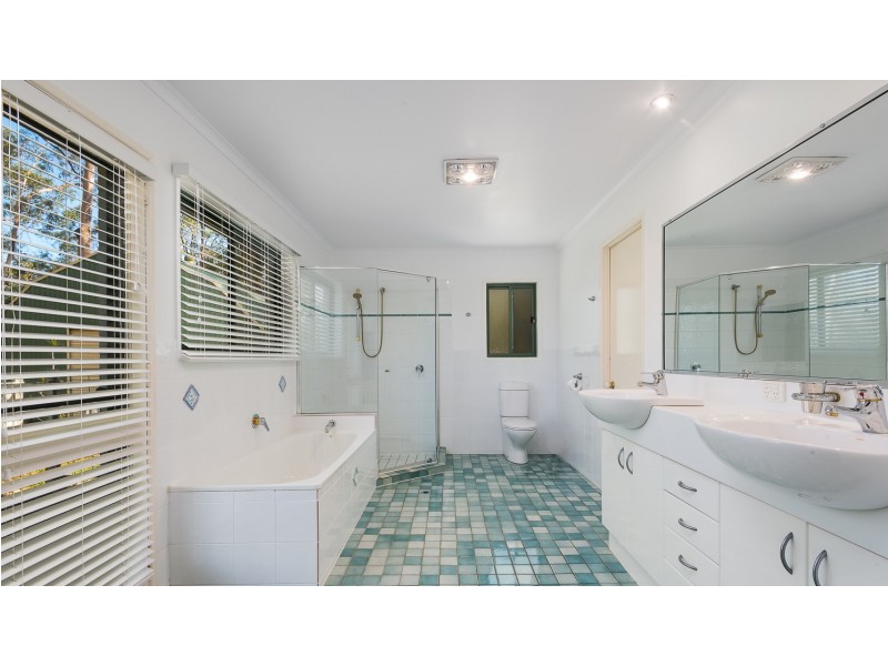 33 Lather Road, Bellbowrie QLD 4070