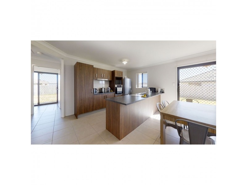 8 Lewis Court, Lowood QLD 4311