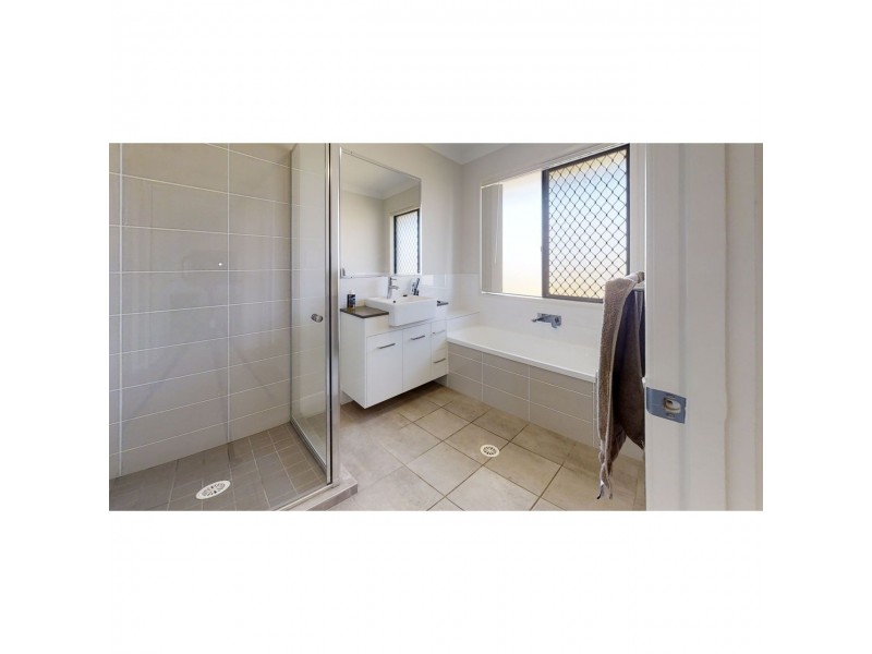 8 Lewis Court, Lowood QLD 4311