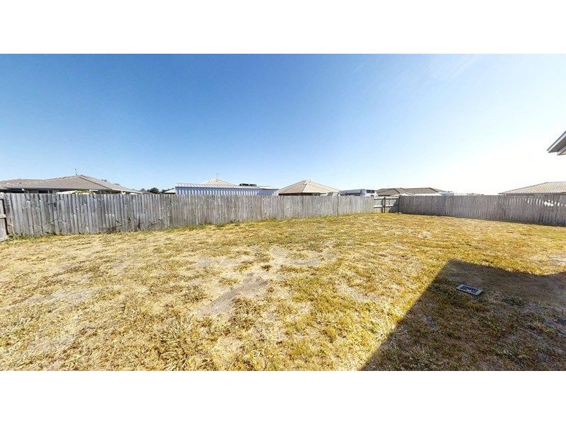 8 Lewis Court, Lowood QLD 4311