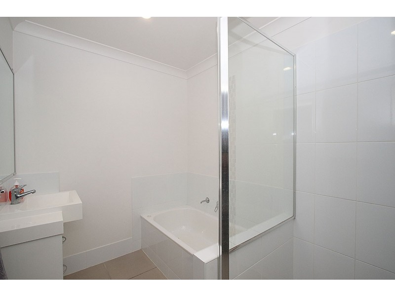 3/39 River Road, Bundamba QLD 4304