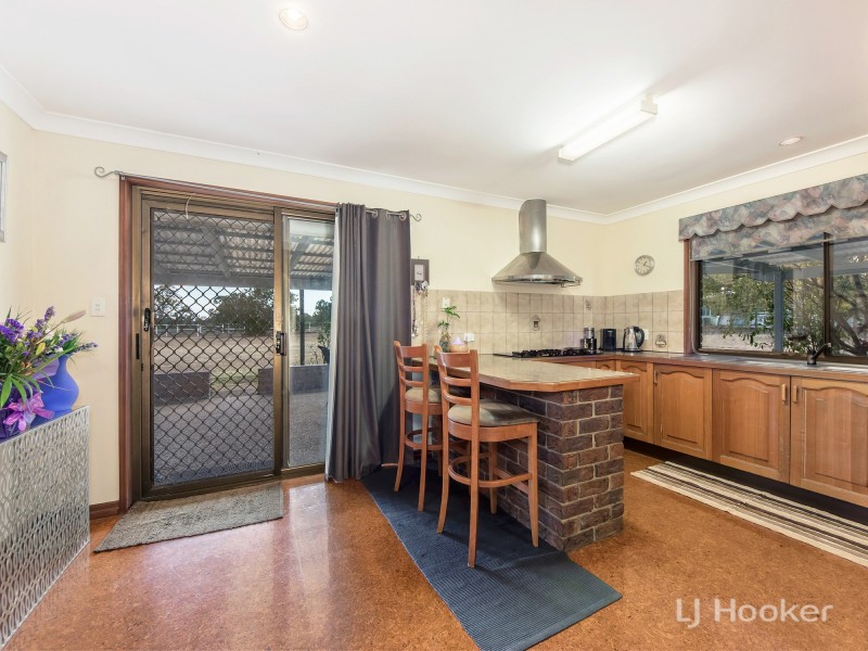 60 Caledonian Road, Thagoona QLD 4306