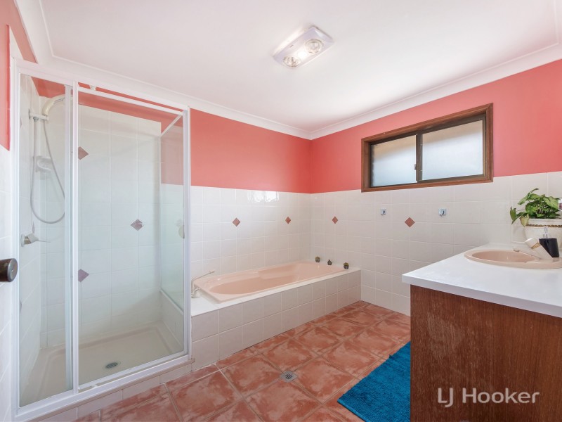 60 Caledonian Road, Thagoona QLD 4306