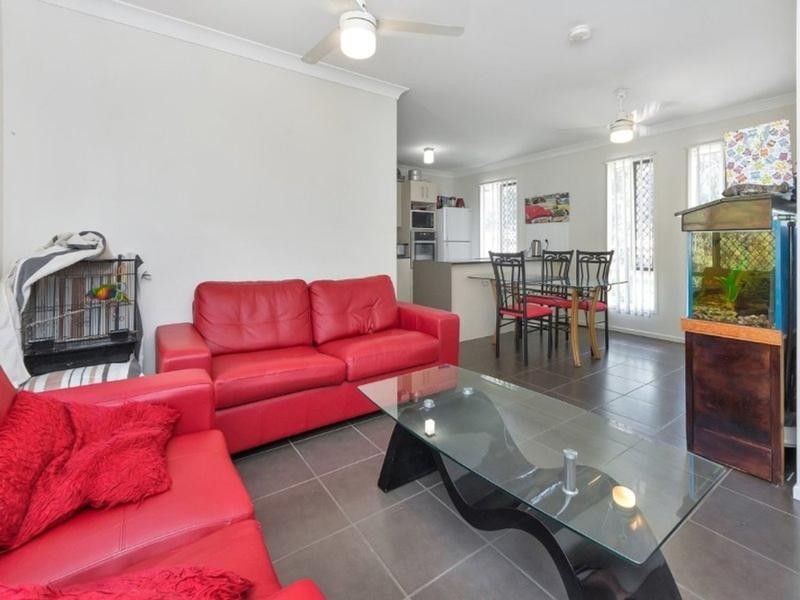 90 High Street, Blackstone QLD 4304