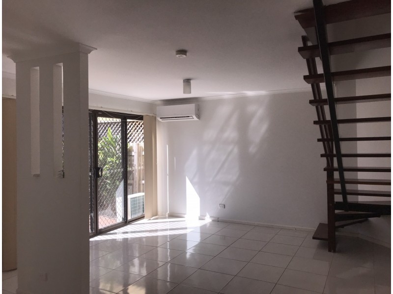 1/60 Railway Street, Booval QLD 4304