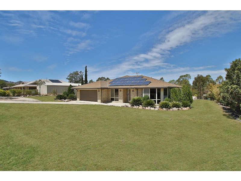 24 Pat Slattery Place, Lowood QLD 4311