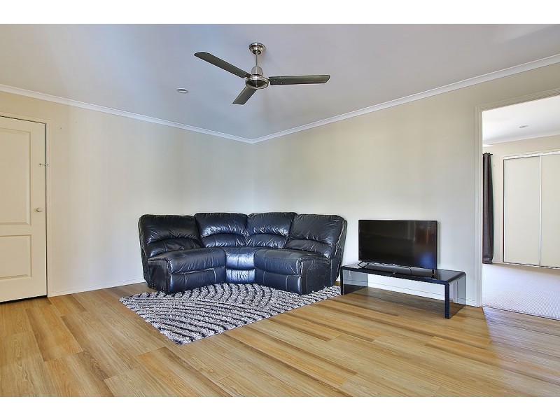 24 Pat Slattery Place, Lowood QLD 4311