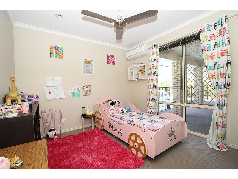 24 Pat Slattery Place, Lowood QLD 4311