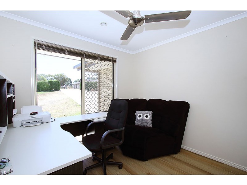 24 Pat Slattery Place, Lowood QLD 4311