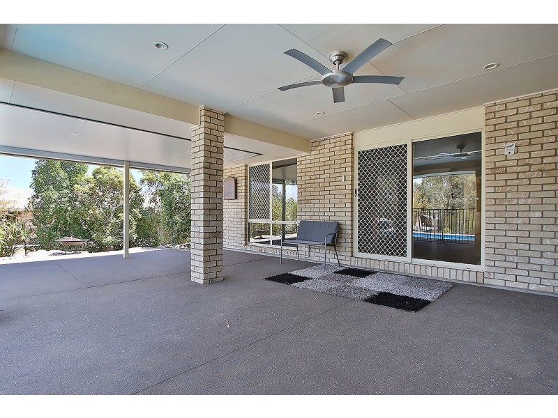 24 Pat Slattery Place, Lowood QLD 4311