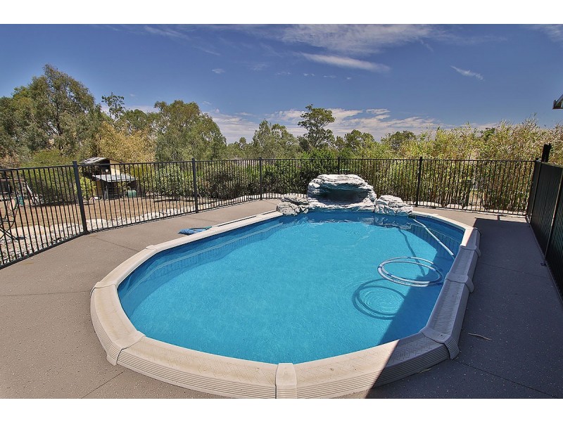 24 Pat Slattery Place, Lowood QLD 4311