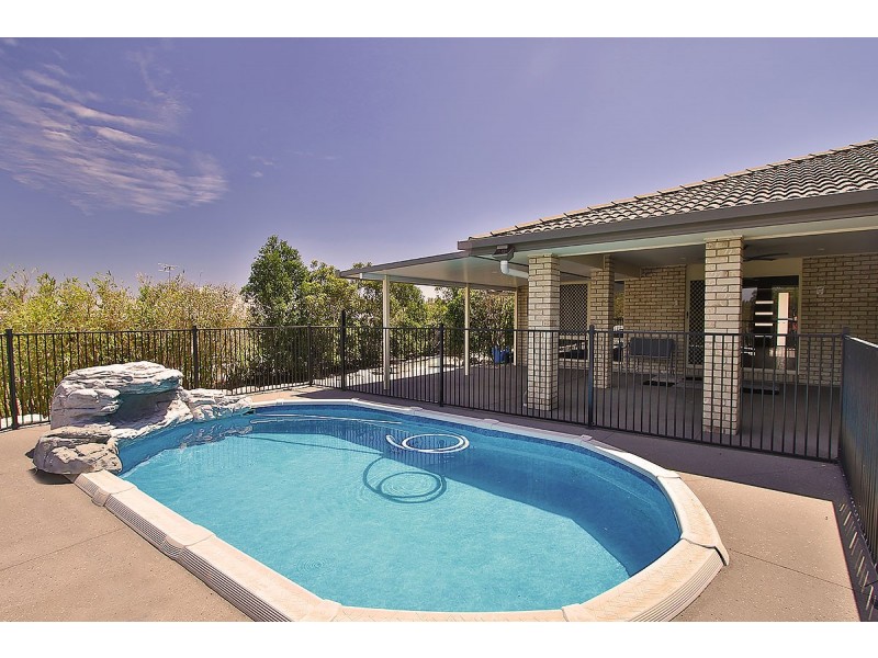 24 Pat Slattery Place, Lowood QLD 4311