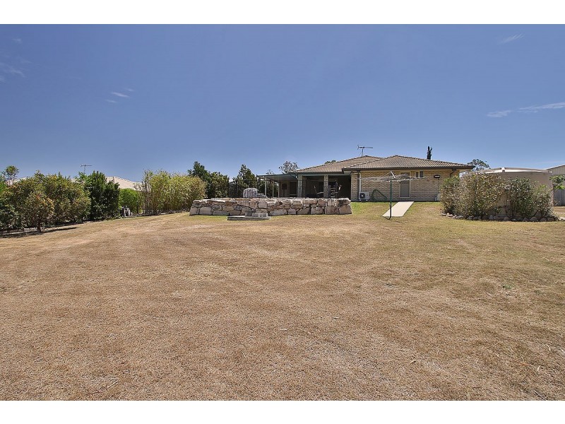 24 Pat Slattery Place, Lowood QLD 4311