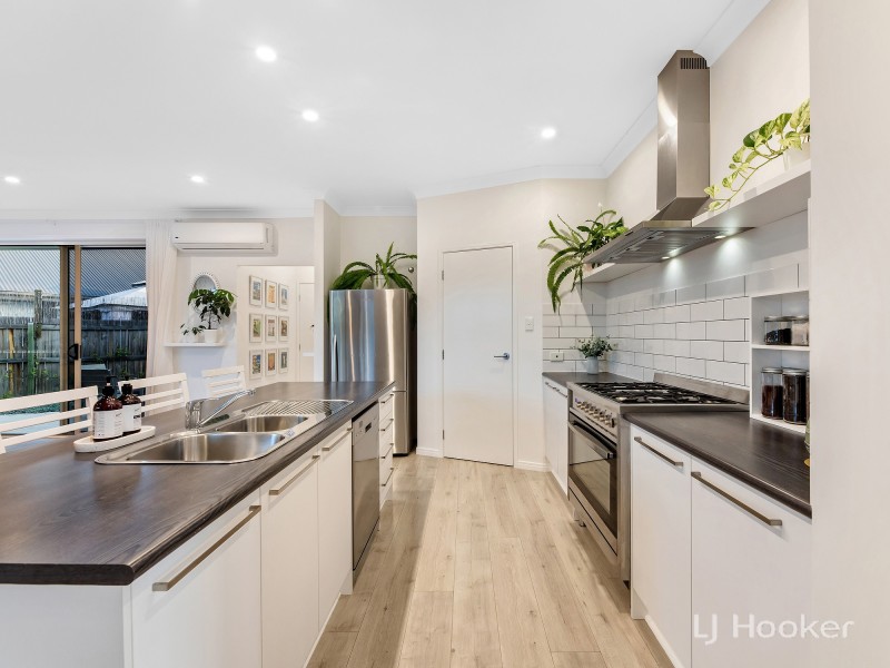 16 Splendid Drive, South Ripley QLD 4306