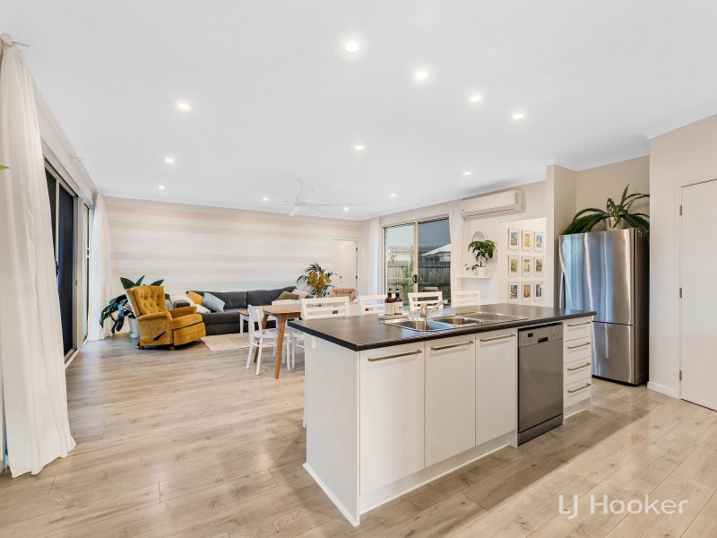 16 Splendid Drive, South Ripley QLD 4306