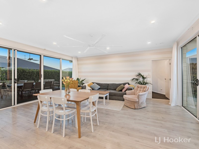 16 Splendid Drive, South Ripley QLD 4306