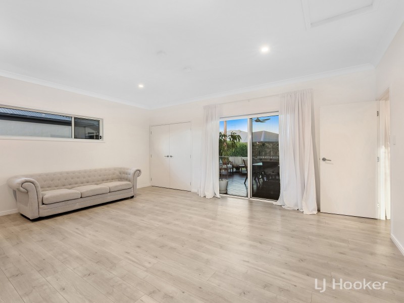 16 Splendid Drive, South Ripley QLD 4306