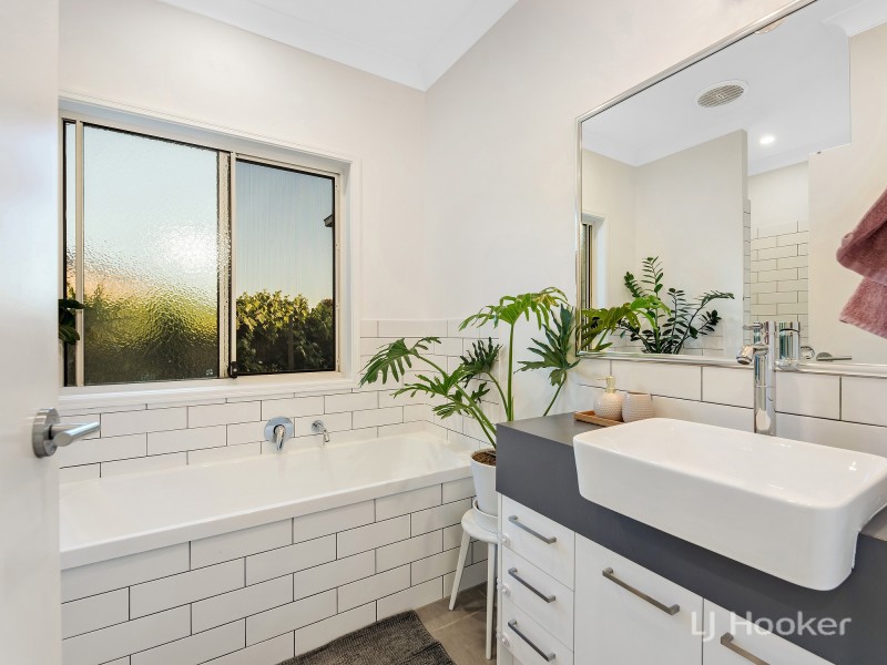 16 Splendid Drive, South Ripley QLD 4306