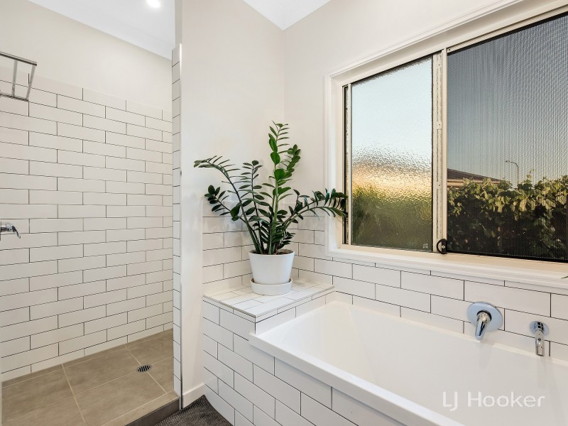 16 Splendid Drive, South Ripley QLD 4306