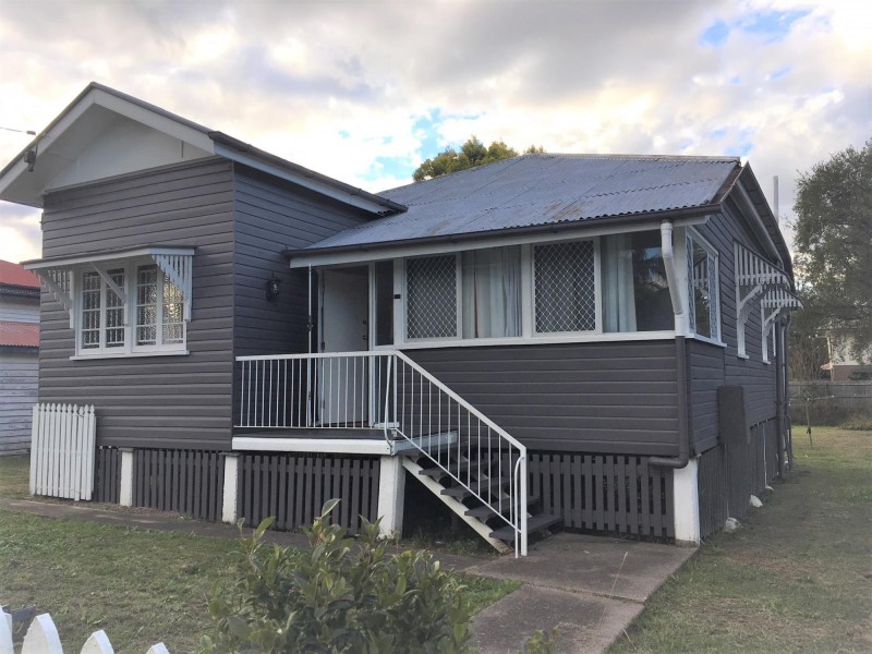 16 Clifton Street, Booval QLD 4304