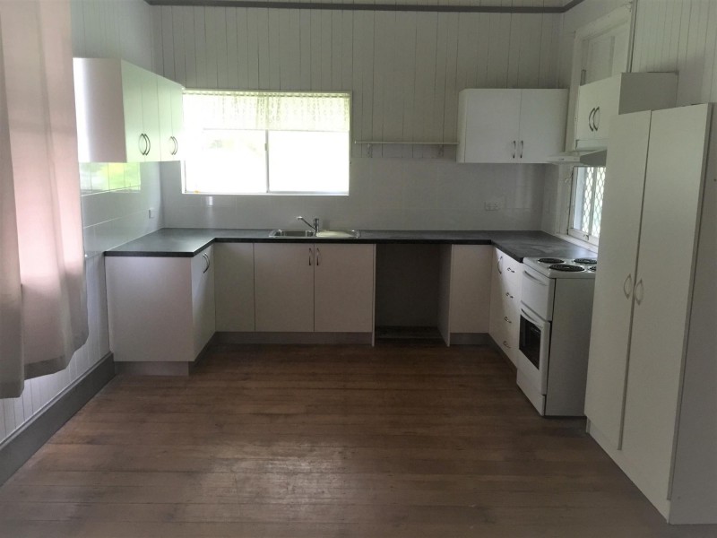 16 Clifton Street, Booval QLD 4304