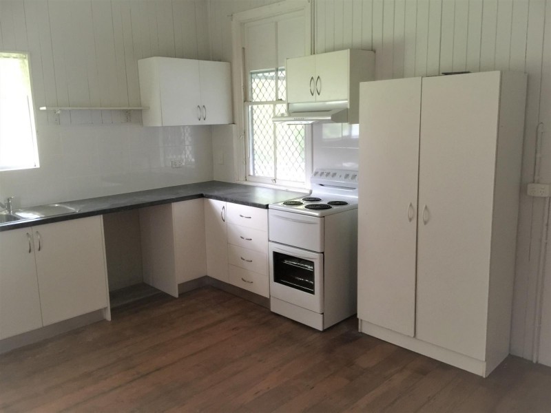 16 Clifton Street, Booval QLD 4304