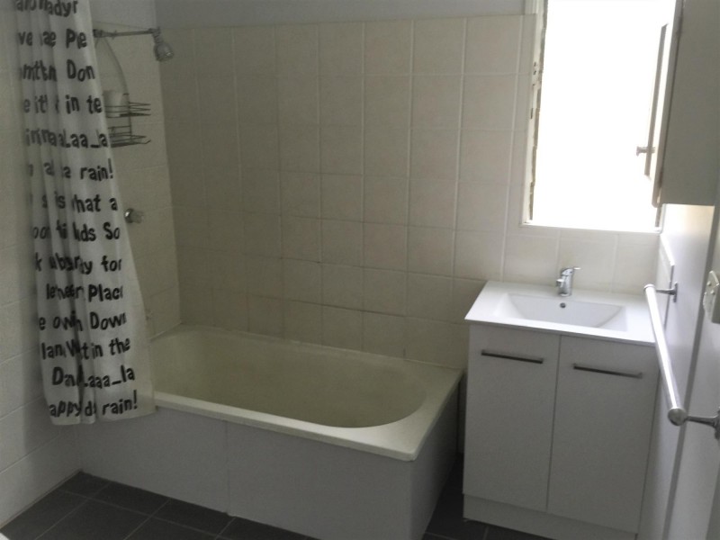 16 Clifton Street, Booval QLD 4304