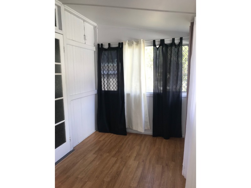 16 Clifton Street, Booval QLD 4304