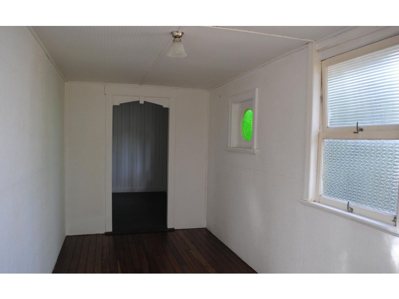 16 Montauban Street, Newtown QLD 4305