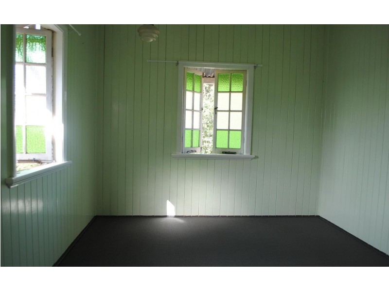 16 Montauban Street, Newtown QLD 4305