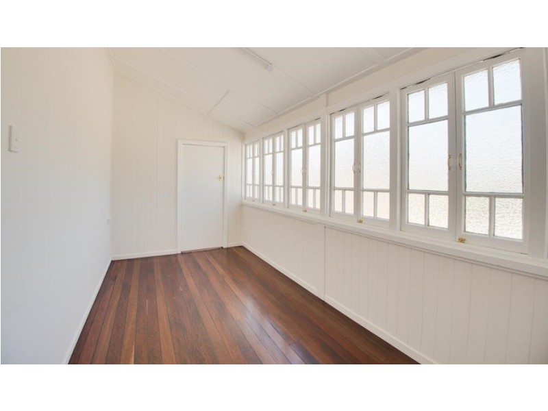 6 Palmer, North Ipswich QLD 4305
