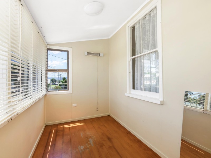 68 Cole St, Silkstone QLD 4304