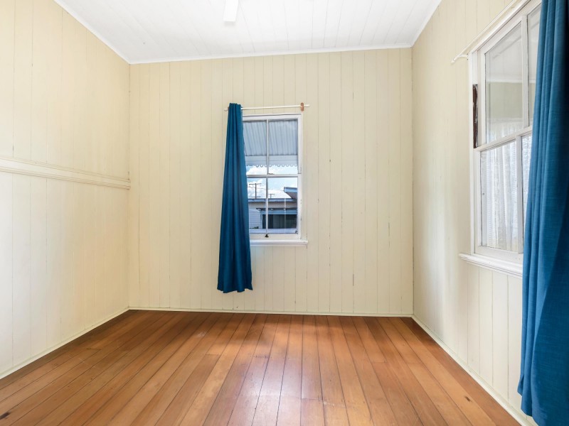 68 Cole St, Silkstone QLD 4304