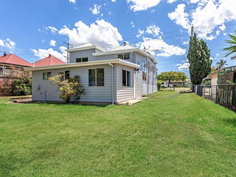 68 Cole St, Silkstone QLD 4304