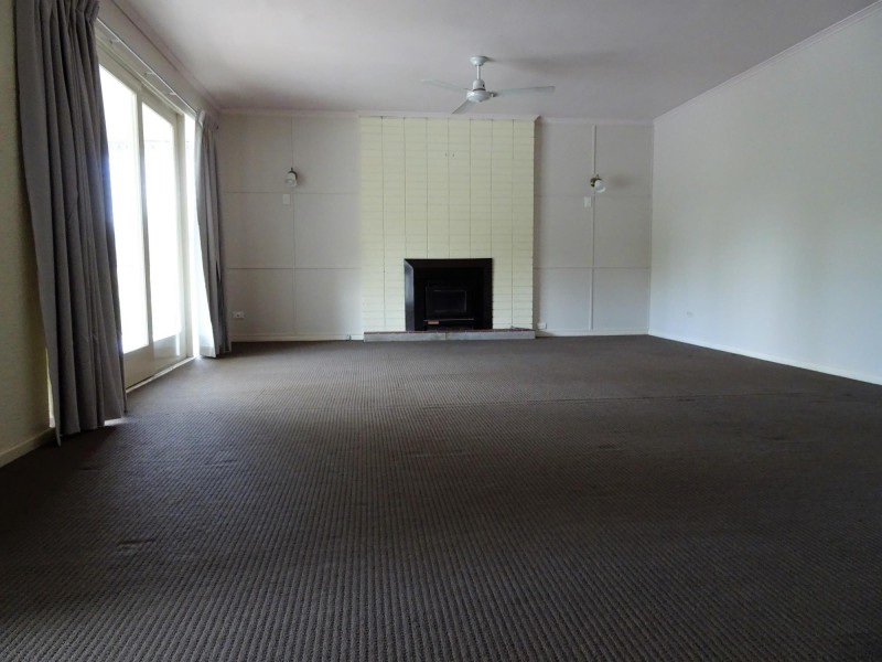 73 Kilkivan Avenue, Kenmore QLD 4069