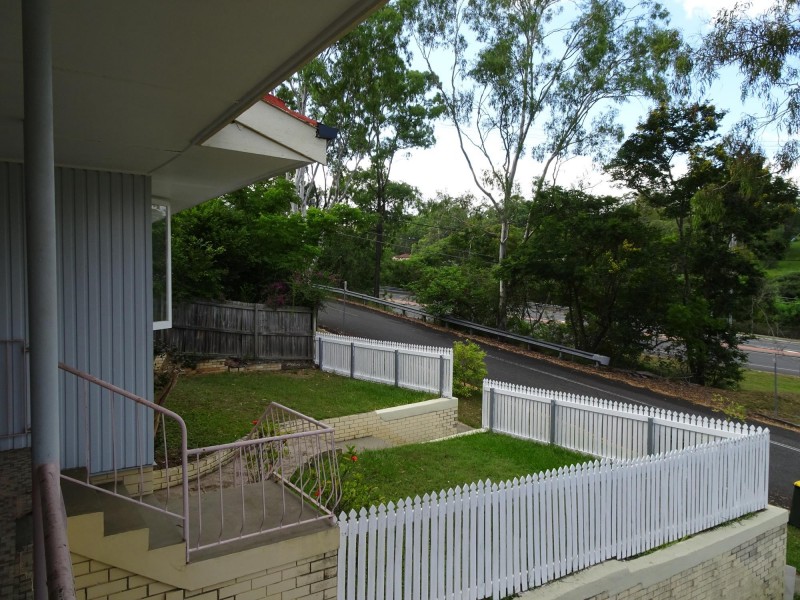 73 Kilkivan Avenue, Kenmore QLD 4069