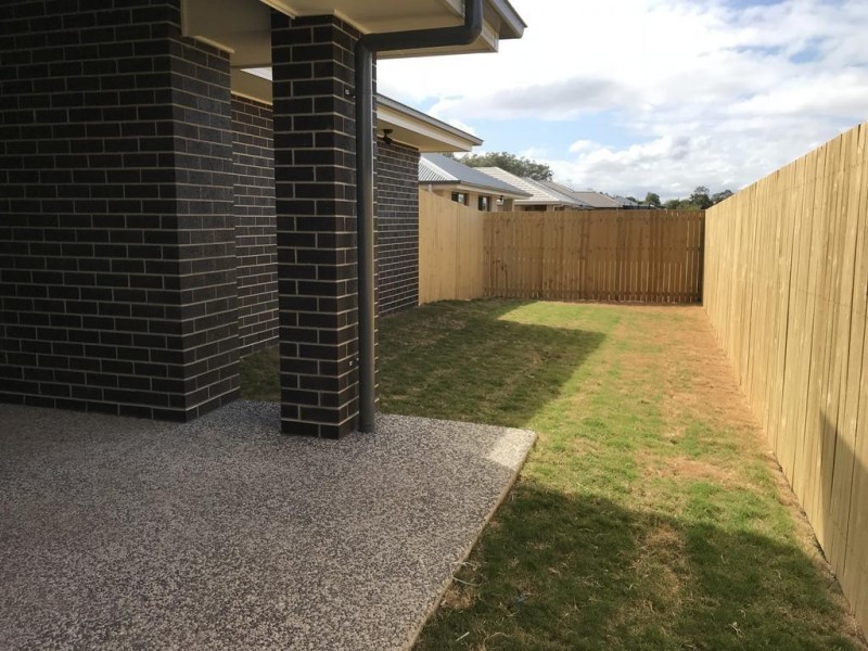 2/12 Reaside Road, Walloon QLD 4306