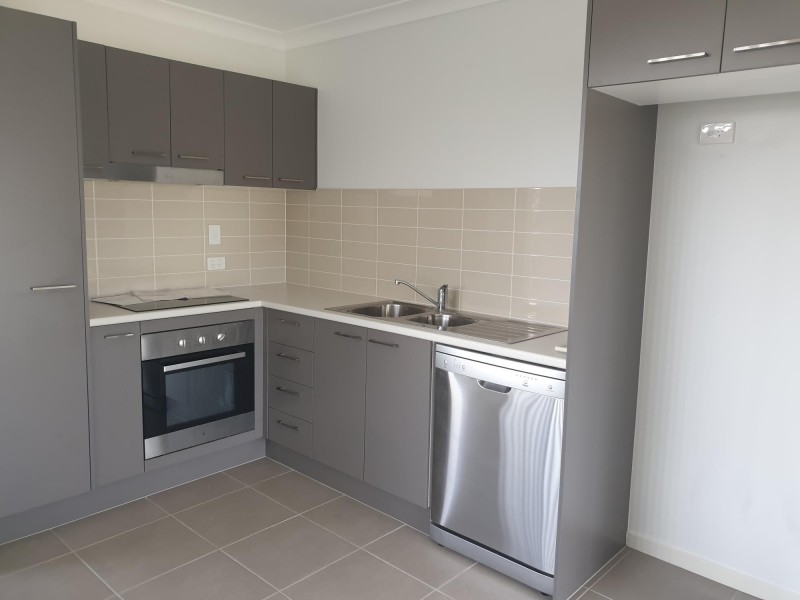 2/10 Pendragon Street, Raceview QLD 4305